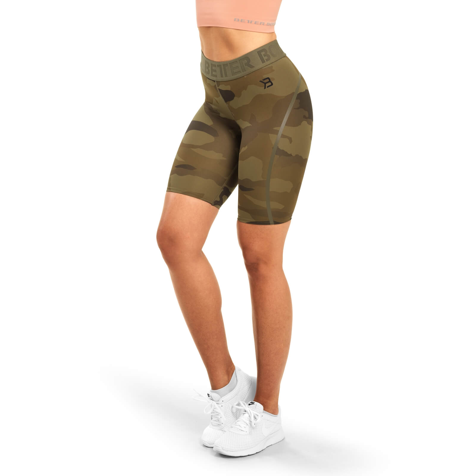 Kolla in Chelsea Shorts, dark green camo, Better Bodies hos SportGymButiken.se