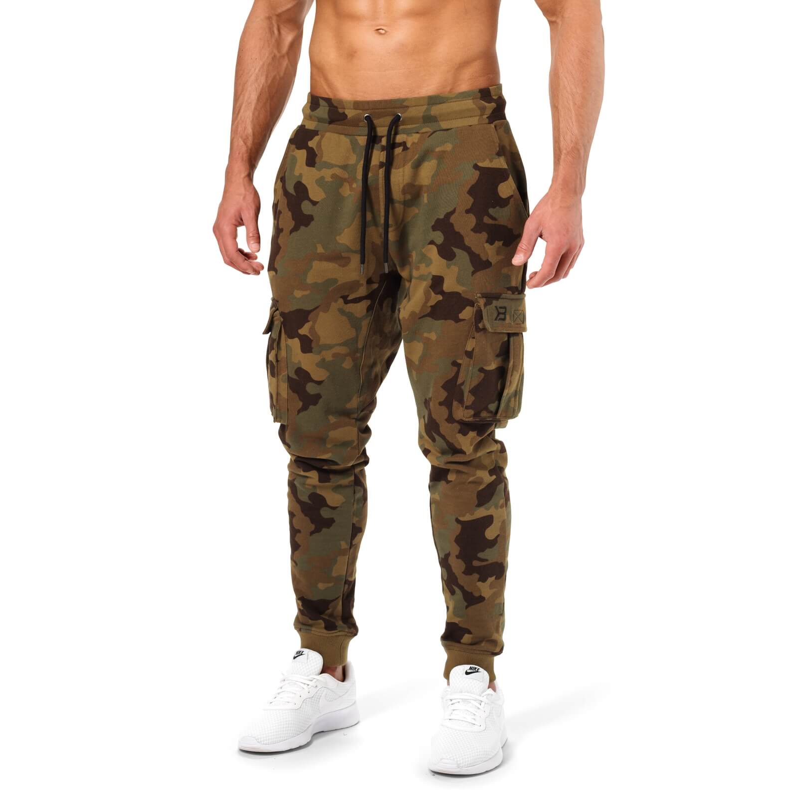 Kolla in Bronx Cargo Sweatpant, military camo, Better Bodies hos SportGymButiken