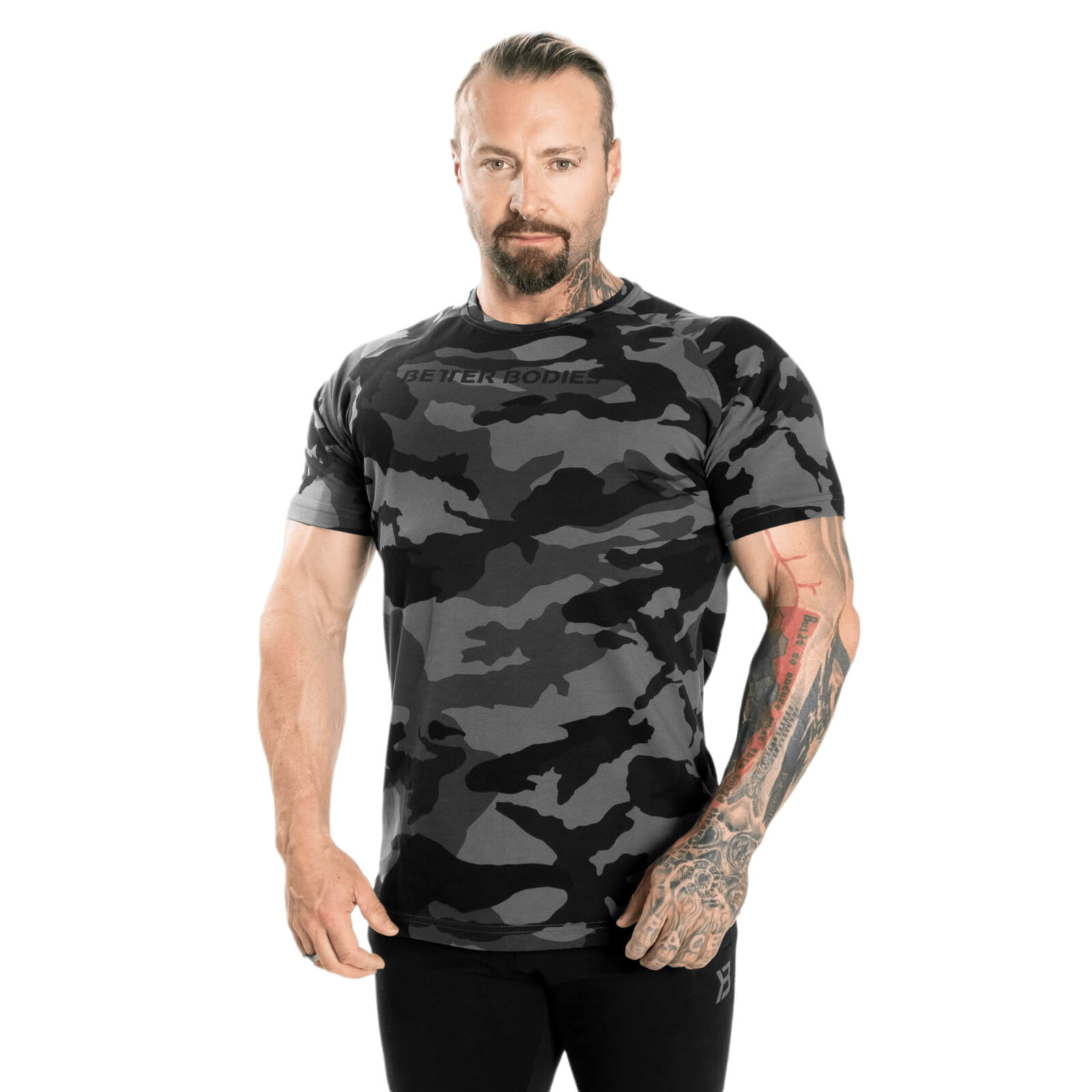 Kolla in Gym Tapered Tee, dark camo, Better Bodies hos SportGymButiken.se