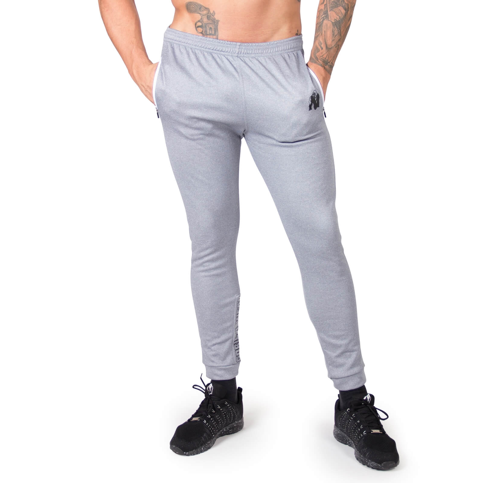 Kolla in Bridgeport Joggers, silver blue, Gorilla Wear hos SportGymButiken.se