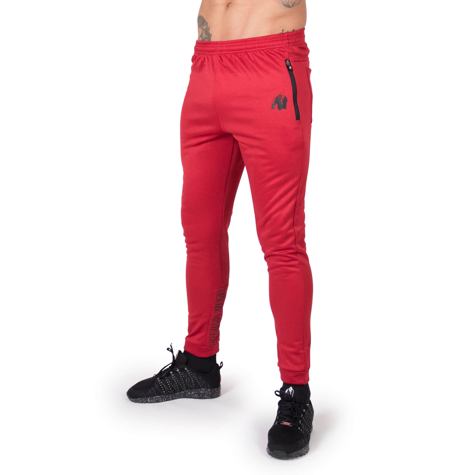 Kolla in Bridgeport Joggers, red, Gorilla Wear hos SportGymButiken.se