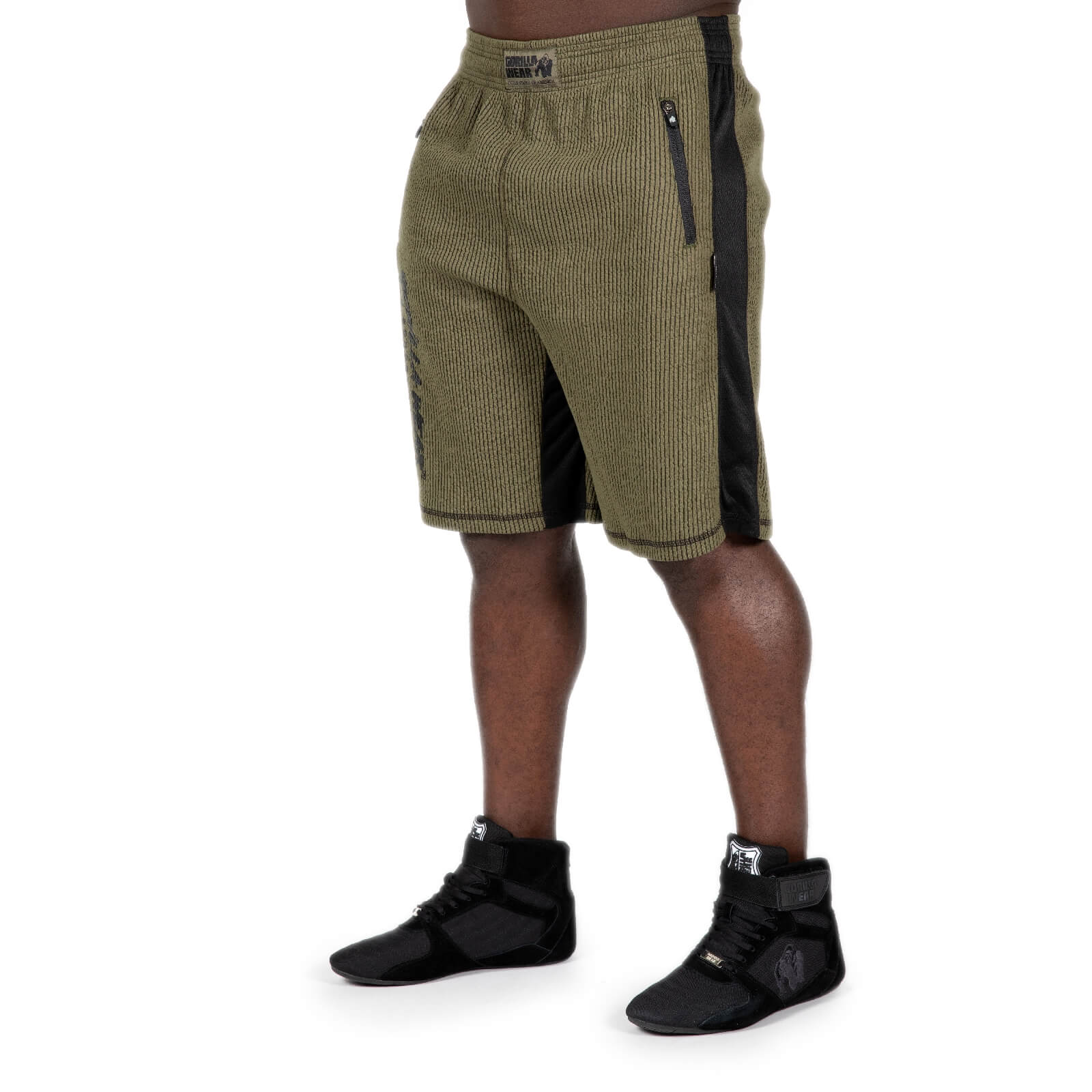 Kolla in Augustine Old School Shorts, army green, Gorilla Wear hos SportGymButik