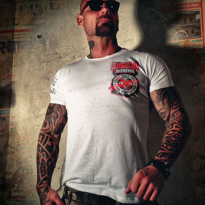 Kolla in Boxing Tee, white, Yakuza hos SportGymButiken.se