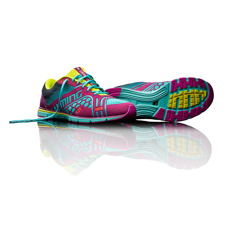 Kolla in Race 3 Women, turquoise/cactus flower, Salming Sports hos SportGymButik