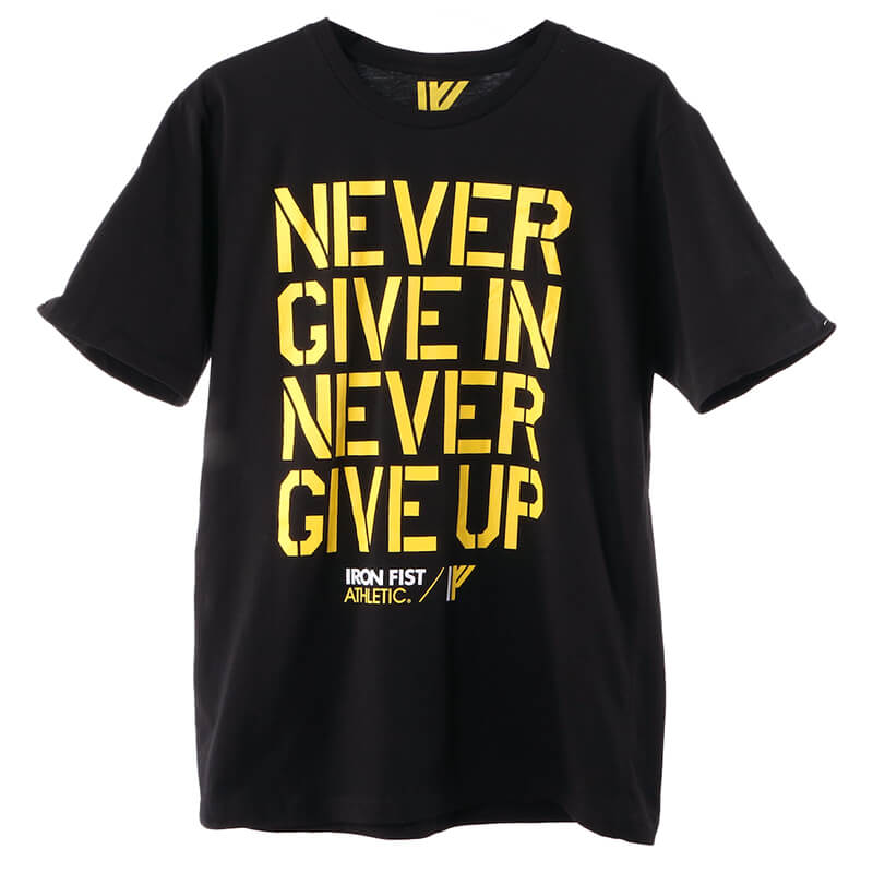 Kolla in Never Give In Tee, black, Iron Fist hos SportGymButiken.se