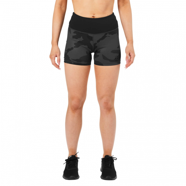 Kolla in Chelsea Hotpants, dark camo, Better Bodies hos SportGymButiken.se