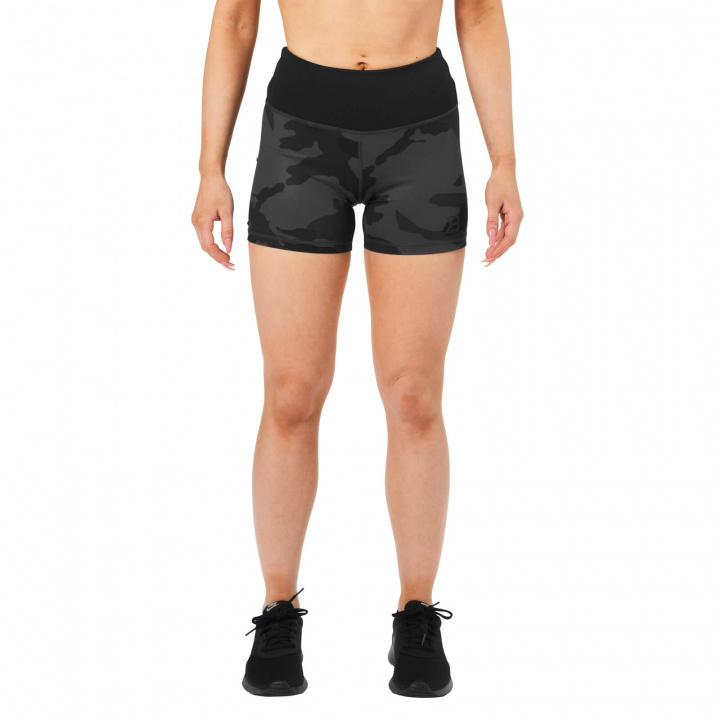 Kolla in Chelsea Hotpants, dark camo, Better Bodies hos SportGymButiken.se