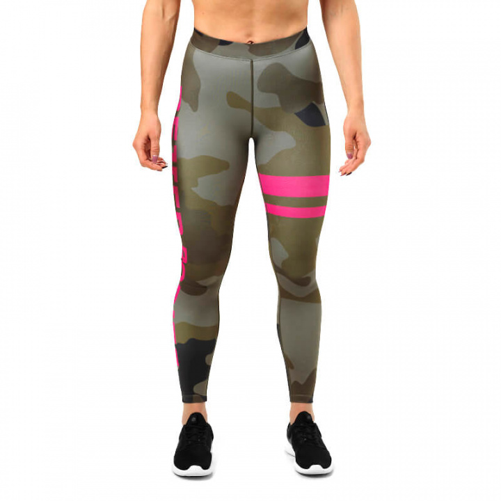 Kolla in Varsity Stripe Tight, dark green camo, Better Bodies hos SportGymButike