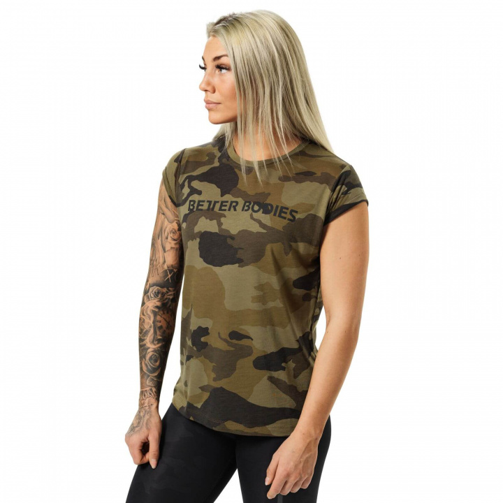 Kolla in Astoria Tee, dark green camo, Better Bodies hos SportGymButiken.se