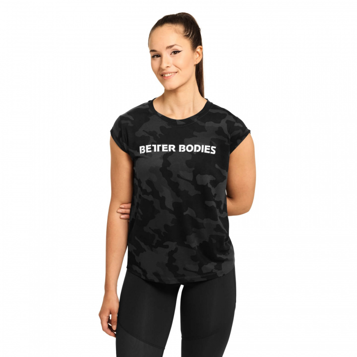 Kolla in Astoria Tee, black camo, Better Bodies hos SportGymButiken.se