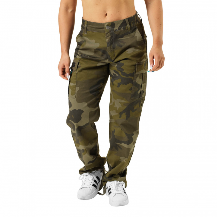 Kolla in Bowery Cargos, dark green camo, Better Bodies hos SportGymButiken.se