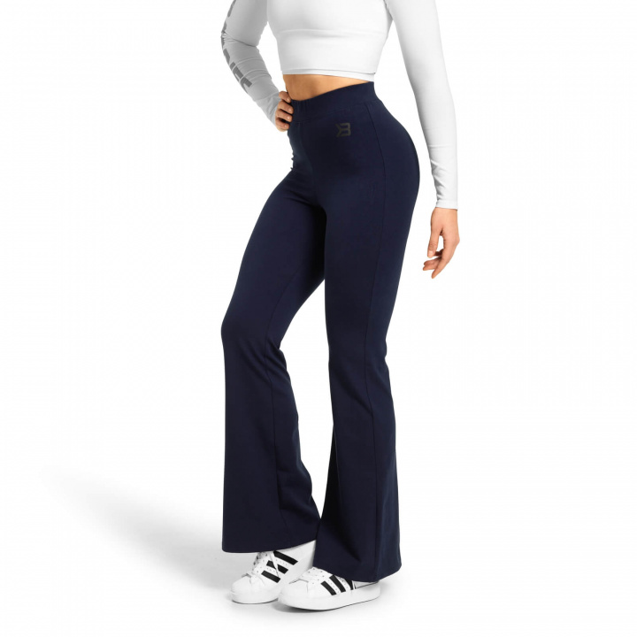 Kolla in Chrystie Flare Pants, dark navy, Better Bodies hos SportGymButiken.se