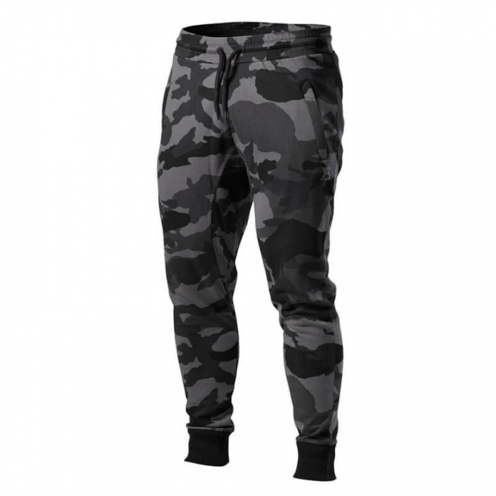 Kolla in Tapered Joggers, dark camo, Better Bodies hos SportGymButiken.se