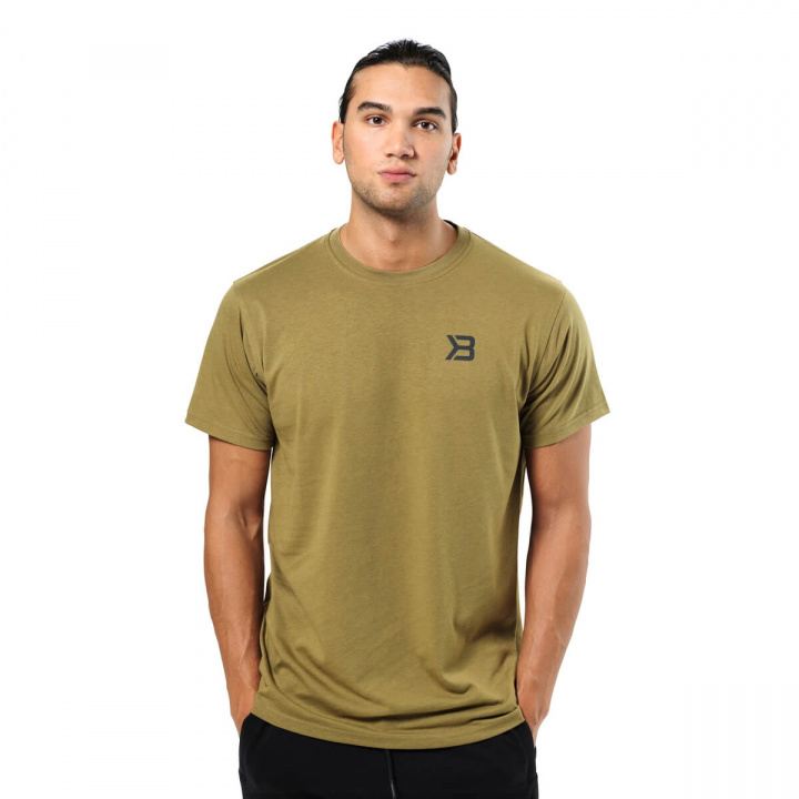 Kolla in Harlem Oversize Tee, military green, Better Bodies hos SportGymButiken.