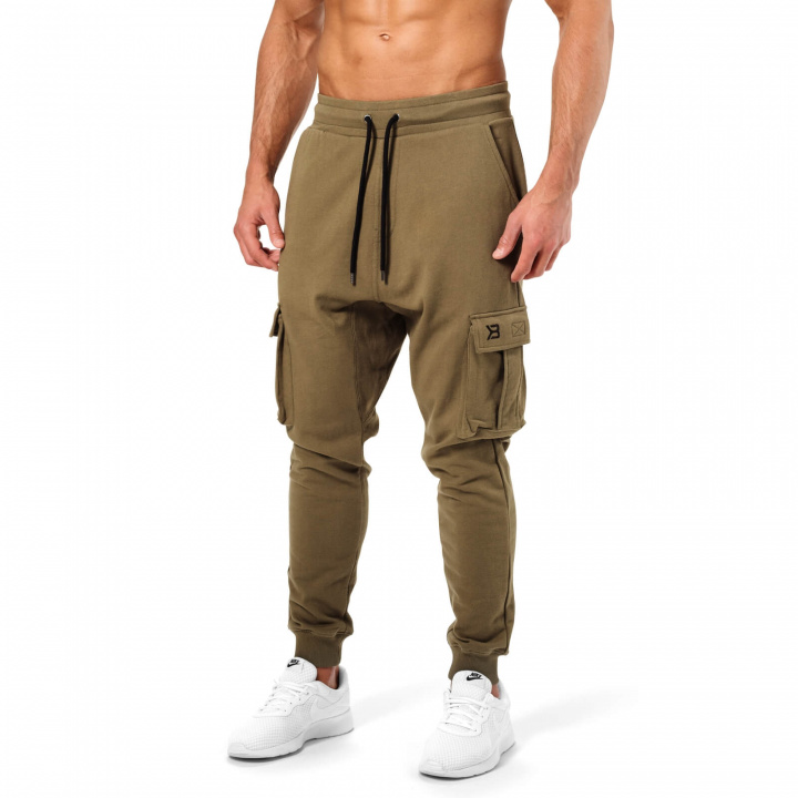 Kolla in Bronx Cargo Sweatpant, khaki green, Better Bodies hos SportGymButiken.s