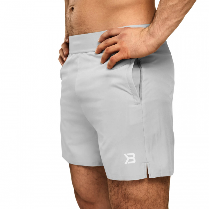 Kolla in Varick Shorts, frost grey, Better Bodies hos SportGymButiken.se