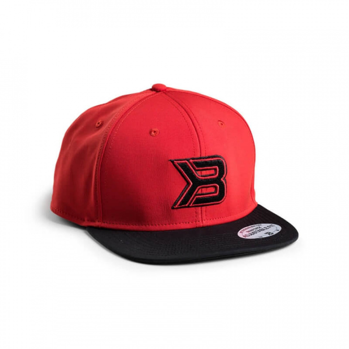 Kolla in Flat Bill Cap, red/black, Better Bodies hos SportGymButiken.se