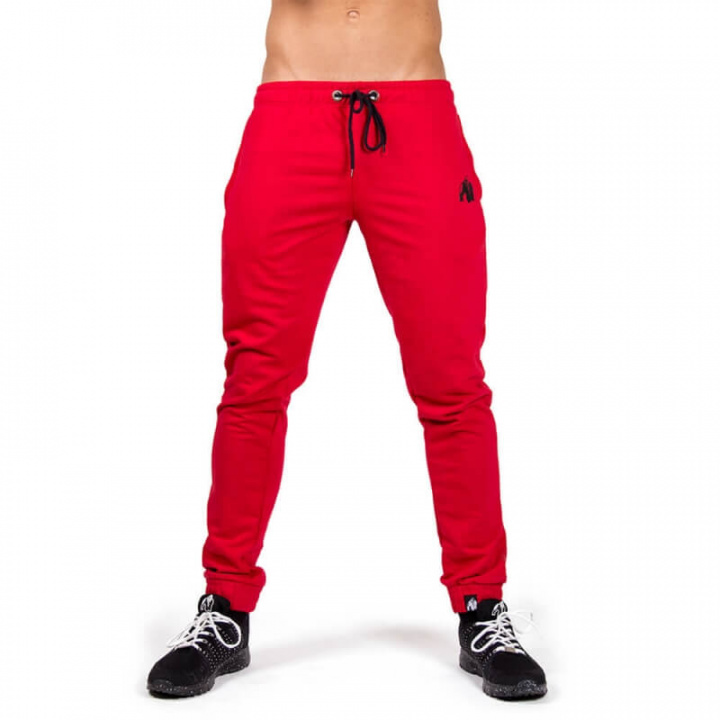 Kolla in Classic Joggers, red, Gorilla Wear hos SportGymButiken.se