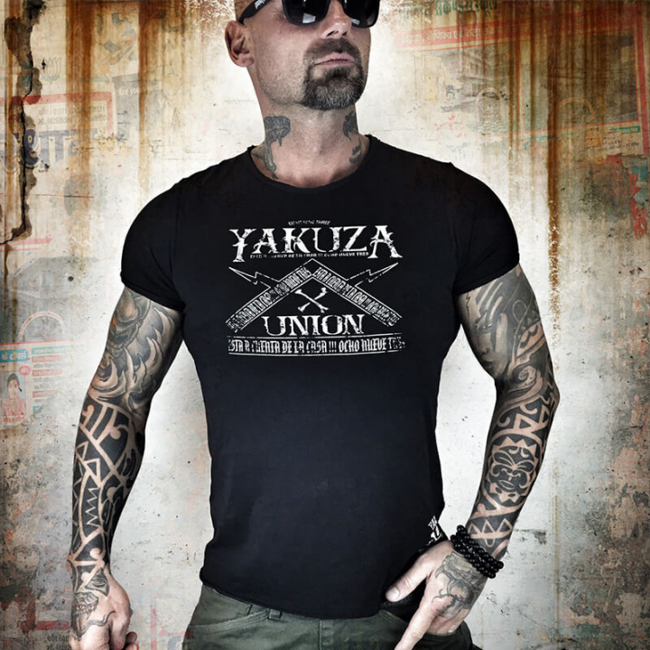 Kolla in Union Tee, black, Yakuza hos SportGymButiken.se