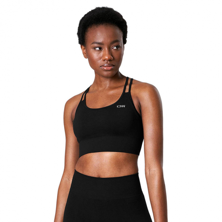 Kolla in Ribbed Define Seamless Sports Bra, black, ICANIWILL hos SportGymButiken